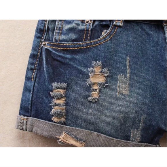 Low rise dark wash short shorts - Picture 4 of 4